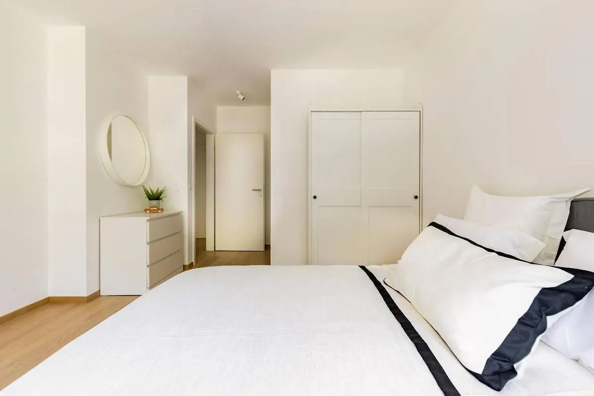 Luxurious 2Br Family Apartment - Champel Geneva Switzerland